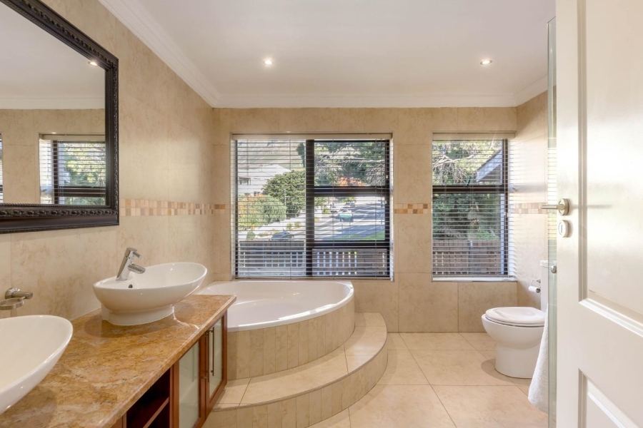 To Let 4 Bedroom Property for Rent in Tamboerskloof Western Cape
